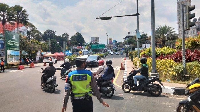Hari Pertama Masuk Kerja, Lalu Lintas di Jalur Puncak Bogor Ramai Lancar