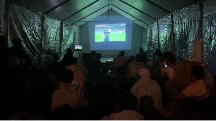 Tenda Pengungsian Gempa Cianjur Jadi Tempat Nobar Final Piala Dunia 2022: Alhamdullih Cukup Terhibur