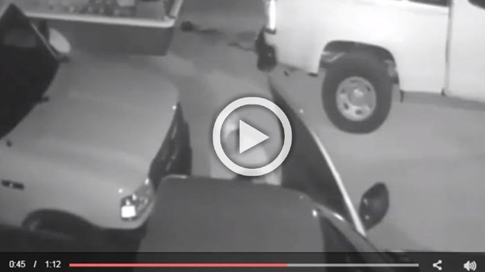 Sebelum Curi Truk, Pria Ini Buka Celana di Depan Pintu Mobil Sambil Lakukan Ini