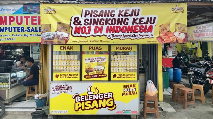 KULINER BOGOR - outlet Belenger Pisang di cabang Cikaret tepatnya di Jalan Cikaret Raya Kampung Pos Nomor 8 RT03/RW13, Pabuaran, Kecamatan Cibinong, Kabupaten Bogor, Jawa Barat 16916.