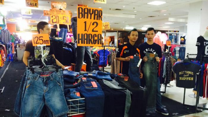 Outlet Unlock Fashion Mal BTM, Beli Celana Jeans Rp350.000 Bayar Rp150.000