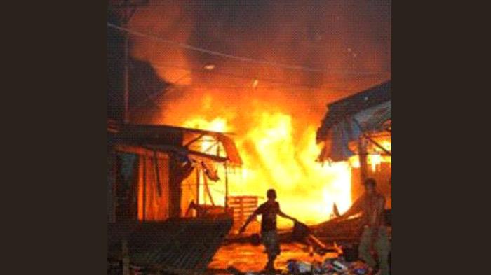 Pabrik Kertas di Gunung Putri Dilalap Api , Delapan Unit Damkar Dikerahkan ke Lokasi