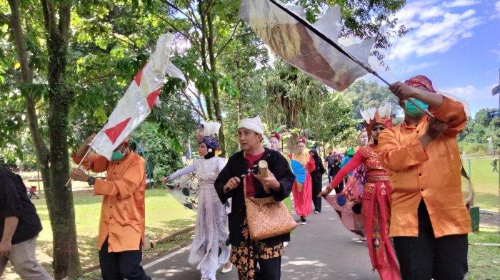 Seru! Ada Parade Budaya di Bazar Kebun Raya Bogor, Mulai Tari-tarian hingga Bela Diri