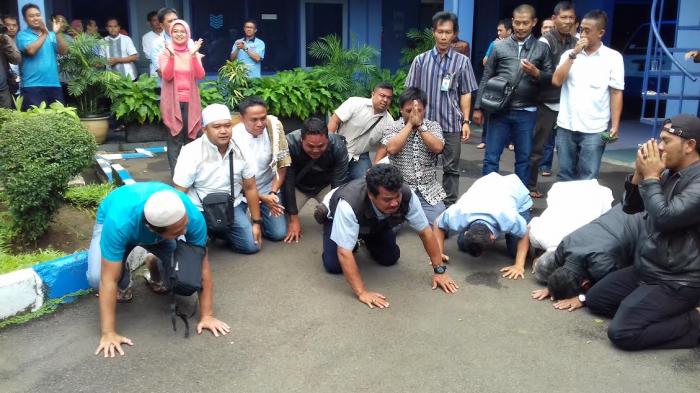 Wali Kota Bogor Memberhentikan Dirut PDAM, Karyawan Langsung Sujud Syukur