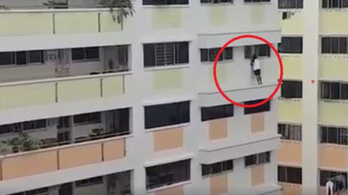 Video - Upaya Wanita Ini Menyelamatkan Diri Nyaris Membuatnya Tewas, si Perekam Teriak Histeris