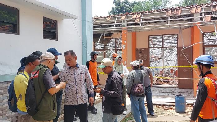 Kesaksian Siswa SMKN 1 Gunungputra Saat Atap Kelas Mendadak Ambruk, Diawali Suara Retakan