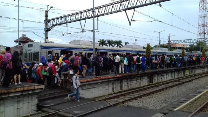 Perjalanan KRL Commuter Line Jakarta-Bogor Kembali Normal Sore Ini