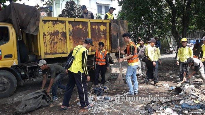 Pembongkaran Lapak PKL di Bogor Utara Sisakan Sampah 5 Dump Truk