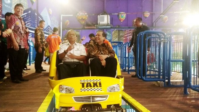 Sempat Tunda Peresmian Transmart Bogor, Usmar Hariman Gemeteran Naik Rollercoaster Mini