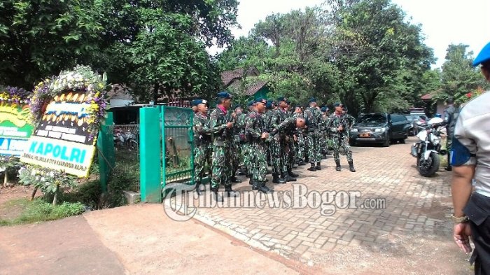 Rumah Duka Pratu Yusuf Baharuddin Dipenuhi Pelayat dan Karangan Bunga