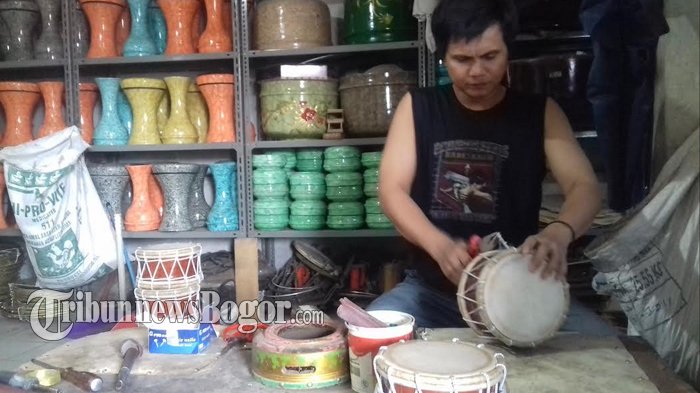 Bantu Sales yang Pernah Ditolak, Siapa Sangka Usaha Pengrajin Rebana Ini Berkembang Pesat