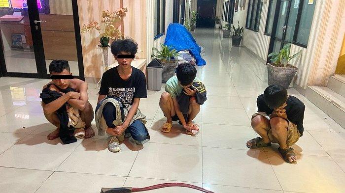 4 Remaja Wara-Wiri Tenteng Celurit di Jalanan Kota Bogor Saat Sahur, Nyalinya Ciut di Kantor Polisi