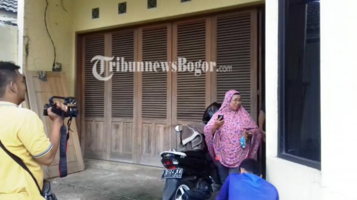 Jenguk Salwa dan Salma, Guru SDN Cimahpar 5: Sehat-Sehat Ya Nak