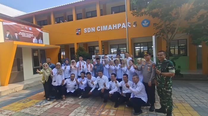 MENTERI KUNJUNGI SEKOLAH - Menteri Koordinator Pembangunan Manusia dan Kebudayaan (Menko PMK) Pratikno dan Menteri Pendidikan Dasar dan Menengah (Mendikdasmen) Abdul Mu'ti mengunjungi SDN Cimahpar 5 Kota Bogor, Rabu (10/6/2026).