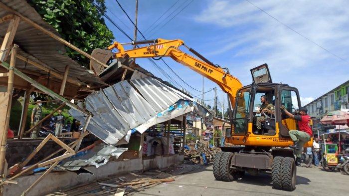 BREAKING NEWS - Sejumlah Bangunan Liar di Cisarua Puncak Bogor Dibongkar Satpol PP