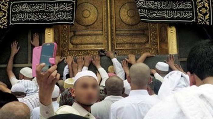 Ramai Dilakukan Para Artis, Apakah Posting Selfie Depan Kabah Termasuk Riya? Ini Kata Buya Yahya