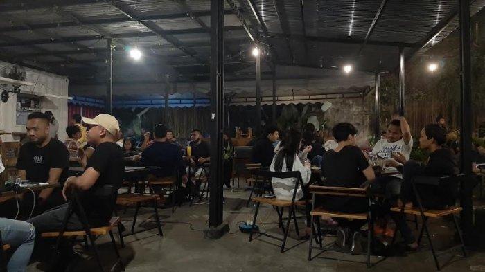 Inter Milan Ditahan Imbang Parma, Dua Kubu Suporter Asik Nobar Sambil Ngopi