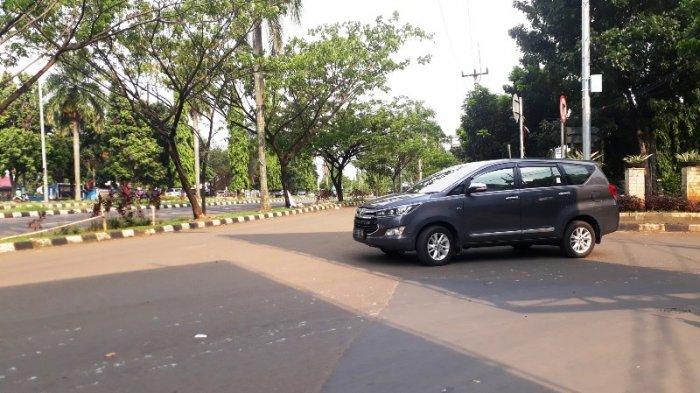 Lalu Lintas Di Simpang Jalan Kolonel Edy Yoso Cibinong Sore Ini Ramai Tanpa Hambatan