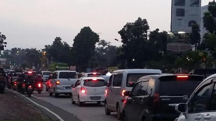 Lalu Lintas Jalan Sholeh Iskandar Ramai, Tersendat di Simpang Yasmin