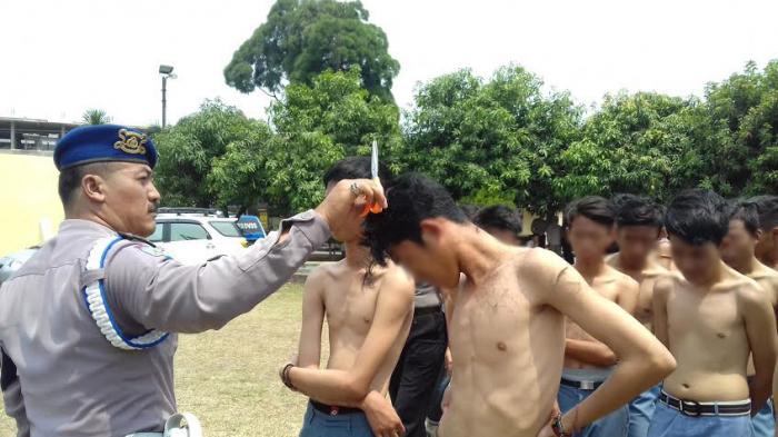 Biar Kapok, Puluhan Pelajar SMK Bogor Digunduli