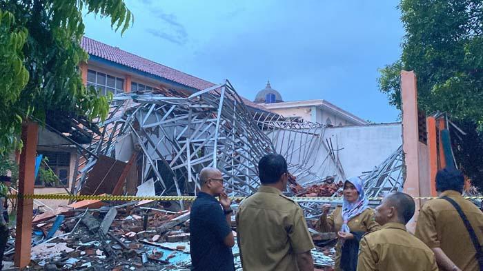 Penyebab Ambruknya SMKN 1 Gunungputri Bogor Terungkap, Diduga Bangunan Sudah Tua dan Tertimpa Pohon