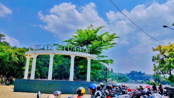 WISATA BOGOR - Spot foto ‘Ekowisata Situ Gede’ yang jadi favorit wisatawan di Situ Gede Bogor.
