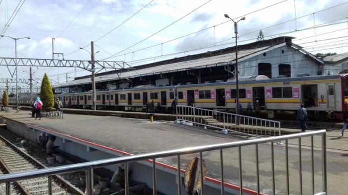 Kereta Tujuan Jakarta Kota Terlambat di Stasiun Bogor, Jatinegara Normal Pagi Ini