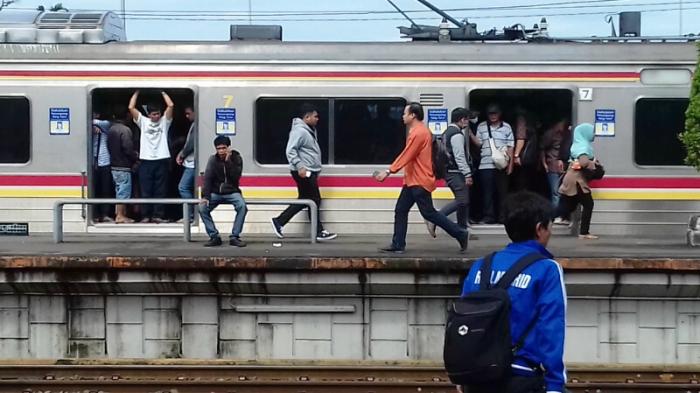 Masih Ada Gangguan Sinyal di Depok-Ps Minggu, Baru Ada Satu Kereta Yang Masuk Stasiun Bogor