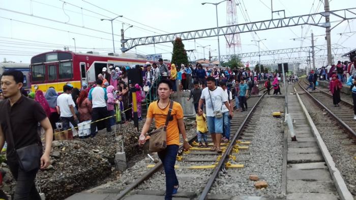 Pasca Kecelakaan Angke, Penumpang Stasiun Bogor: Jadi Ribet Karena Ulah Metromini