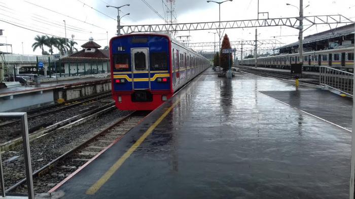KRL Commuter Line Sering Terlambat, PT KCJ Sebut Padat di Stasiun Manggarai