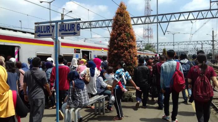 Meski Gerhana, Jadwal Commuter Line Normal Seperti Biasa