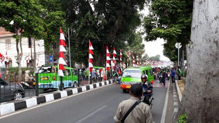 Tidak Perhatikan Zebra Cross, Pengendara Mobil Seruduk Pejalan Kaki Di Jalan Kapten Muslihat
