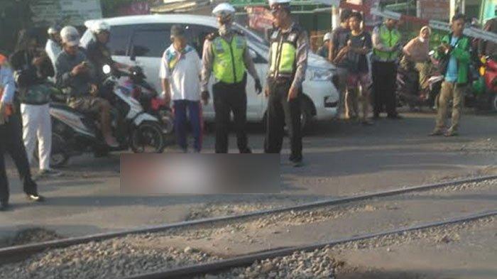 Nekat Terobos Palang Pintu Perlintasan Kereta Bojonggede, 2 Warga Tewas Terabrak