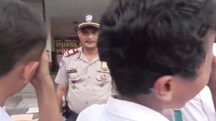 Diajak Ngobrol Sama Polisi, Anak SMA di Bogor Ini Malah Nangis