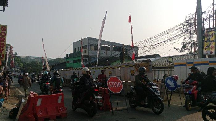 Kondisi Terkini Jembatan Cikereteg Bogor, Sedang Dipasang Girder Beton, Mobil Tak Bisa Melintas