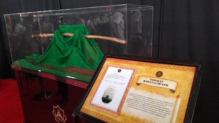 PAMERAN PENINGGALAN RASULULLAH - Artefak Rasulullah SAW dan Sahabat dipamerkan di Gor Laga Satria, Kecamatan Cibinong, Kabupaten Bogor, Jumat (20/2/2026).