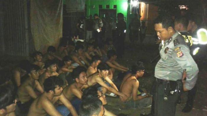 Para Pemuda Ini Hendak Tawuran Saat Sahur, Bawa Narkoba dan Senjata Tajam