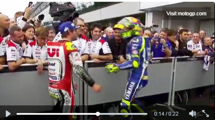 Finis di Urutan Kedua Valentino Rossi Sempat Pukul Perut Cal Crutchlow, Lihat Videonya