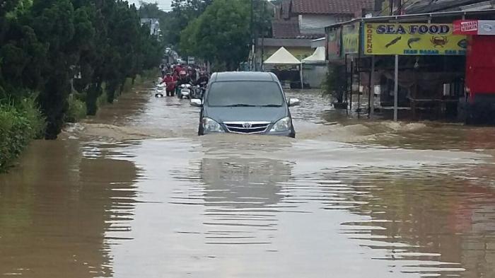 Diterjang Banjir Perumahan Vila Nusa Indah Nyaris Tenggelam,  Ini Foto-fotonya