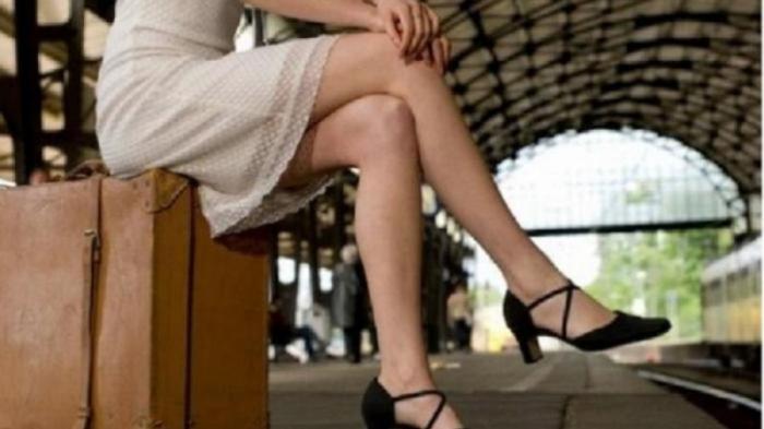 Waspada ! Bukannya Elegan, Duduk Bersilang Kaki Bisa Sebabkan Kelumpuhan dan Varises