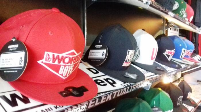 Wah ! Beli Topi di Wordz Distro Ini Dapat Satu Topi Lagi Gratis