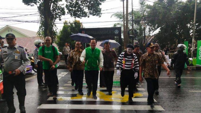 Dorong Sadar Menyeberang Jalan Pada Tempatnya, Pemkot Bogor dan Grab Buat 20 Mural Zebra Cross