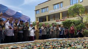 38875-botol-minuman-keras-miras-beralkohol-dimusnahkan.jpg