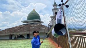 Alat-pengukur-cuaca-bernama-AWS-saat-dipasang-di-balkon-Sekolah-Insantama-Kota-Bogor.jpg