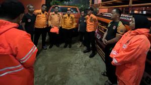 Anggota-BPBD-Kabupaten-Bogor-sedang-bersiap-ke-lokasi-bocah-hanyut-di-Perumahan-Green-Cita.jpg