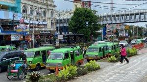 Angkutan-kota-angkot-di-depan-Alun-Alun-Kota-Bogor-yang-mengetem-masih-menjadi-penyebab.jpg