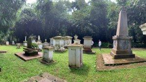 Area-pemakaman-kuno-Belanda-di-Kebun-Raya-Bogor.jpg