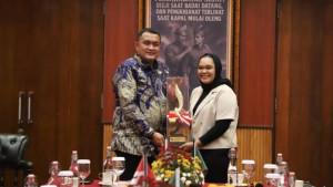 Bupati-Bogor-Rudy-Susmanto-mengapresiasi-Sutradara-Film-Mama.jpg