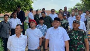 Bupati-Bogor-Rudy-Susmanto-saat-meninjau-atap-SMKN-1-Cileungsi-yang-ambruk.jpg