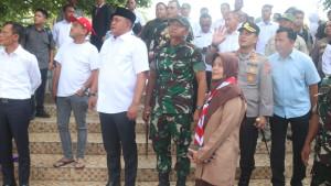 Bupati-tinjau-sekolah-ambruk-di-bogor-tea.jpg